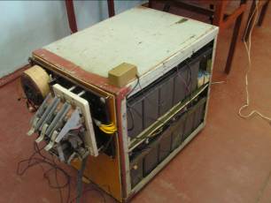 Электродная система с взрывающимся элементом в трубчатом датчике в разрядной камерой